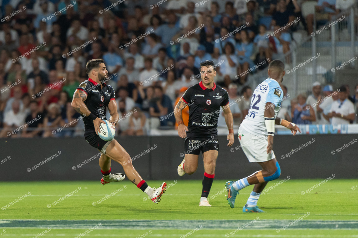 Paul GRAOU (9) Stade Toulousain with ball - Baptiste GERMAIN (10) Stade Toulousain