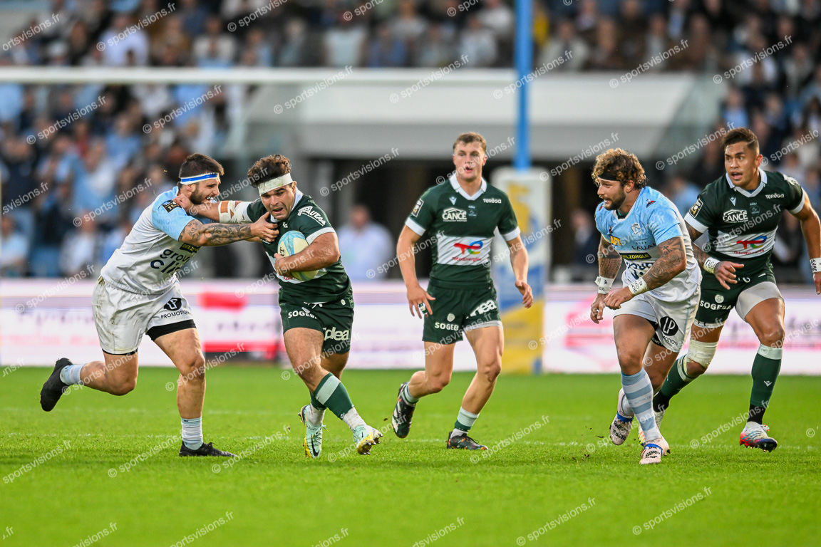 Lucas REY (2) Section Paloise  with ball - Vincent GIUDICELLI (2) and Frederico MORI (12) Aviron Bayonnais Rugby Pro - Jale VATUBUA (12) Section Paloise