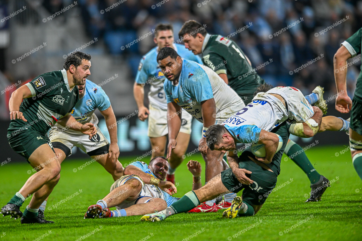 Guillaume ROUET (9) Aviron Bayonnais Rugby Pro with ball - Remi SENECA (17) Section Paloise - Tevita TATAFU (3) Aviron Bayonnais Rugby Pro