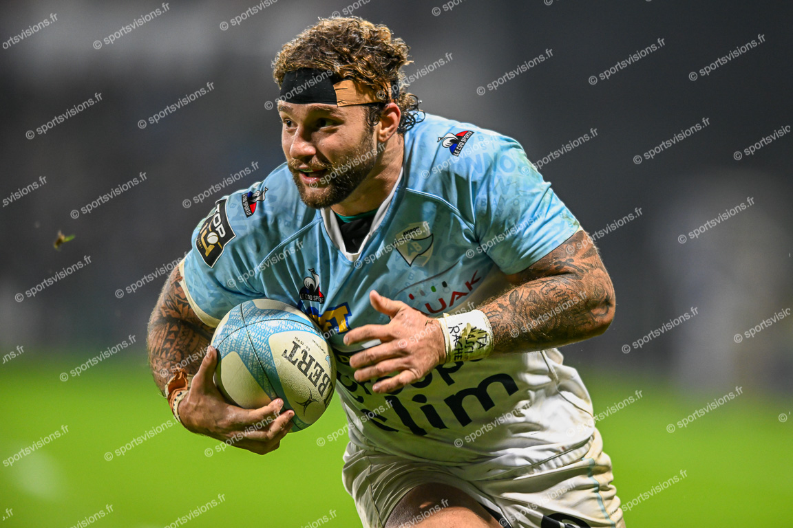Frederico MORI (12) Aviron Bayonnais Rugby Pro with ball for the try