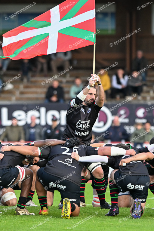 Anthony CACHENAUT (Cap) with the Basque flag
