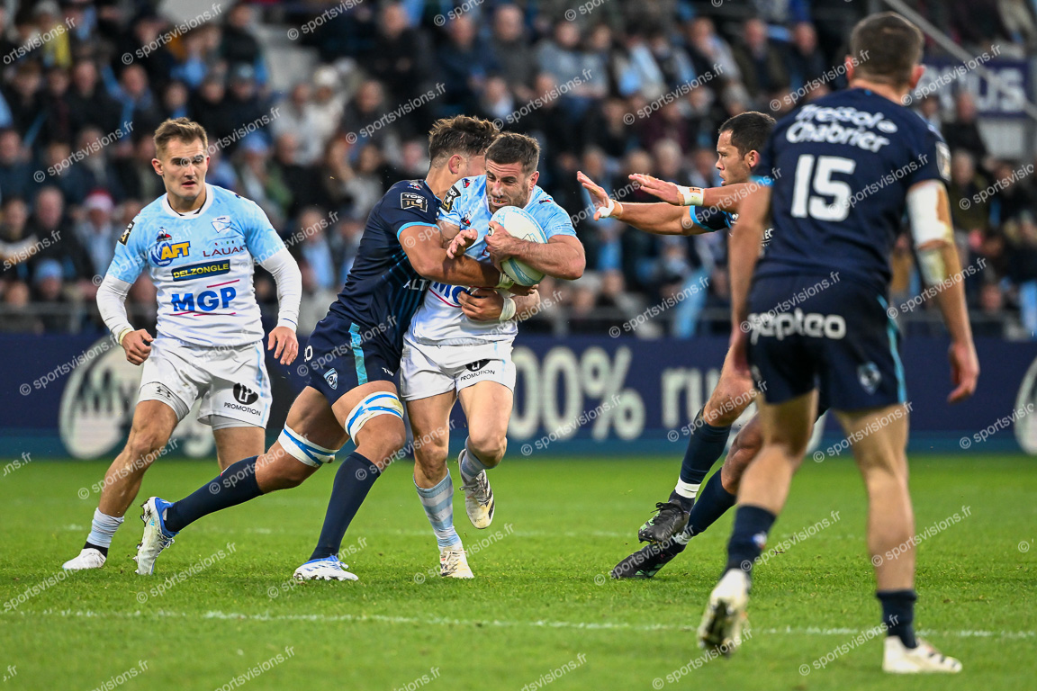 Guillaume ROUET (9) Aviron Bayonnais Rugby Pro with ball - Bastien POURAILLY (14) Aviron Bayonnais Rugby Pro