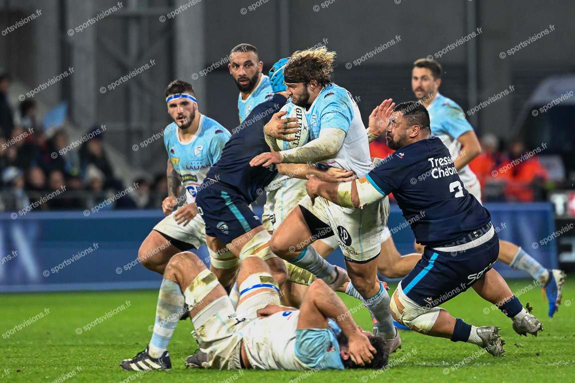Frederico MORI (12) Aviron Bayonnais Rugby Pro with ball - Titi LAMOSITELE (3) MHR