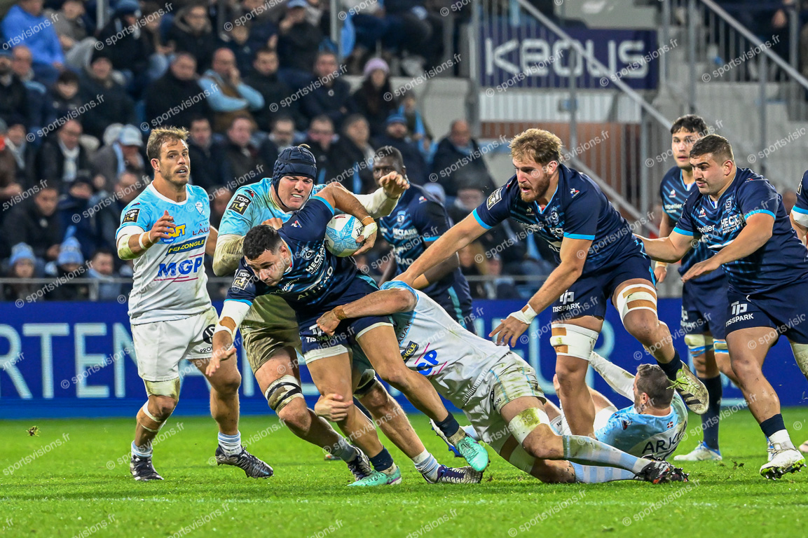 Thomas DARMON (13) MHR  with ball - Lenni NOUCHI (20) and Vano KARKADZE (16) MHR - Arthur ITURRIA (7) and Facundo BOSCH (16) Aviron Bayonnais Rugby Pro