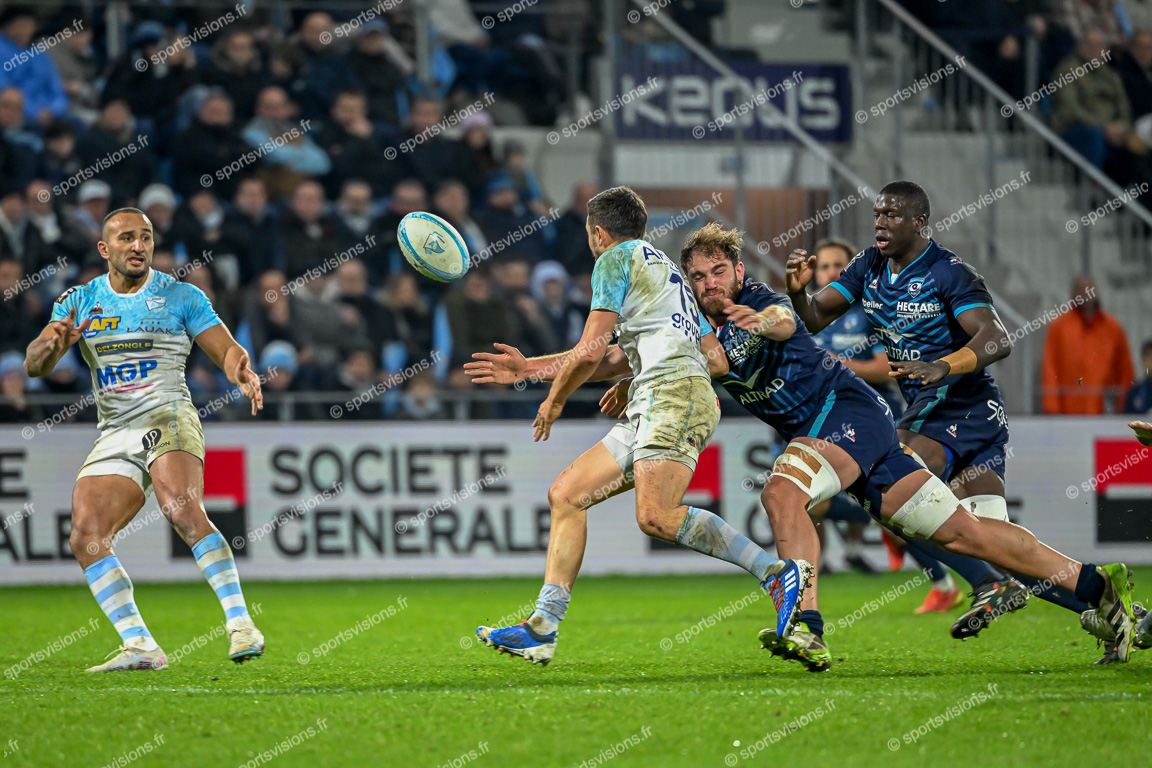Aurelien CALLANDRET (15) Aviron Bayonnais Rugby Pro with ball - Lenni NOUCHI (20) and Yacouba CAMARA (19) MHR  - Nadir MEGDOUD (11) Aviron Bayonnais Rugby Pro