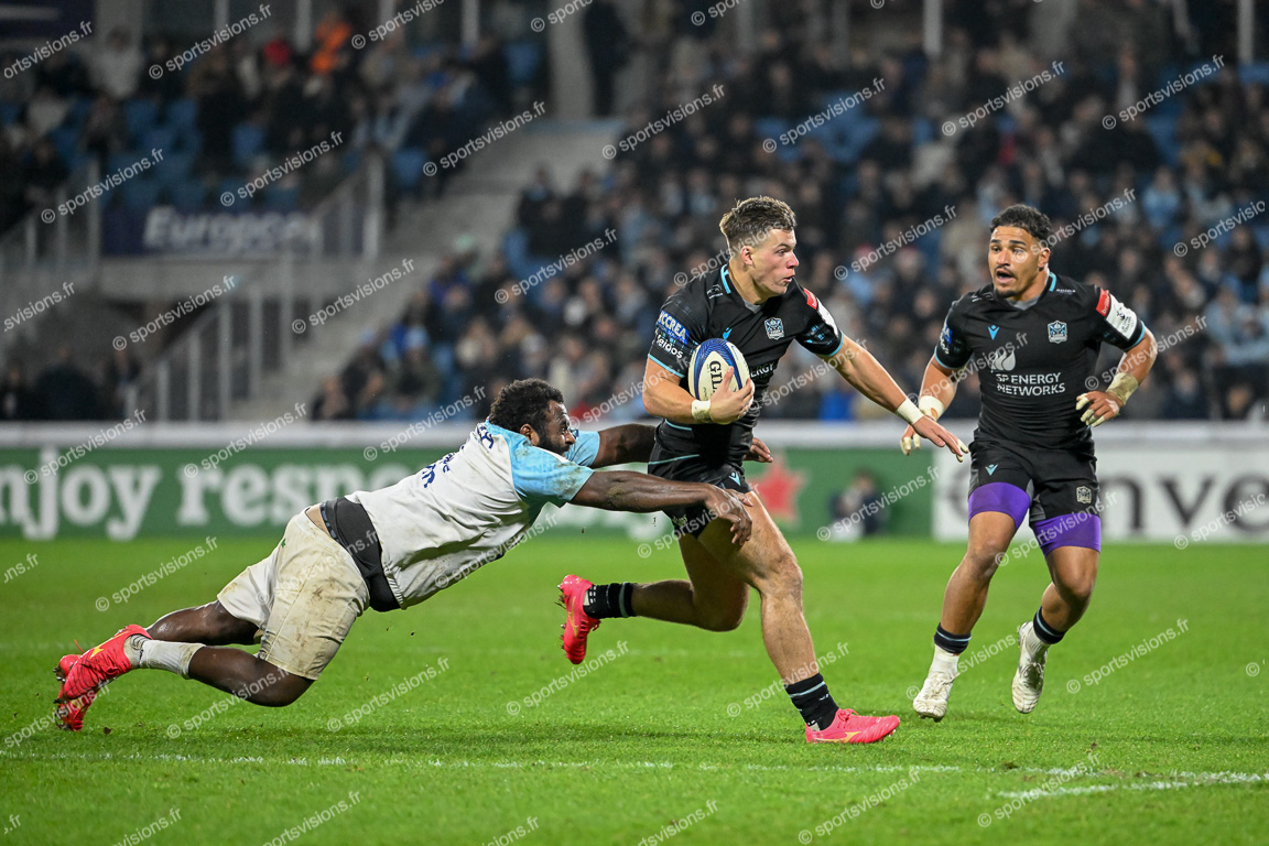 Huw JONES (13) Glasgow Warriors (GB-SCT) with ball - Luke TAGI (3) Aviron Bayonnais Rugby Pro -Sione TUIPULOTU (12) Glasgow Warriors (GB-SCT)