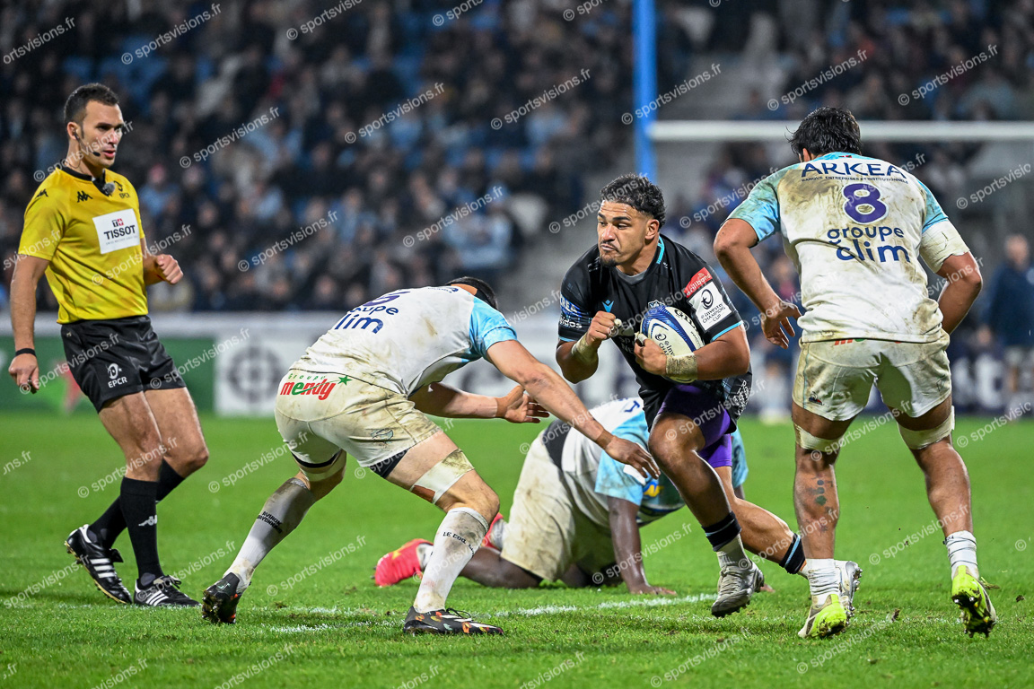 Sione TUIPULOTU (12) Glasgow Warriors (GB-SCT) with ball - Adam LEAL (Refere)(GB)