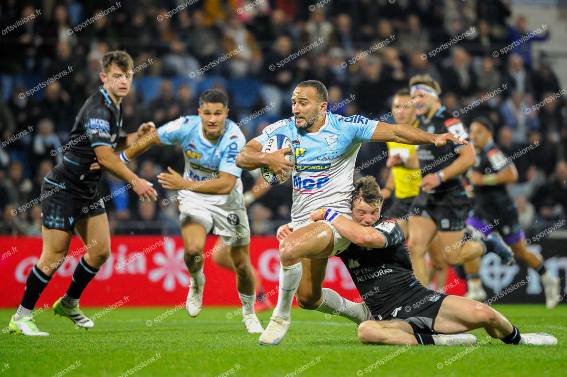 Nadir MEGDOUD (11) Aviron Bayonnais Rugby Pro with ball - George HORNE (9) Glasgow Warriors (GB-SCT)