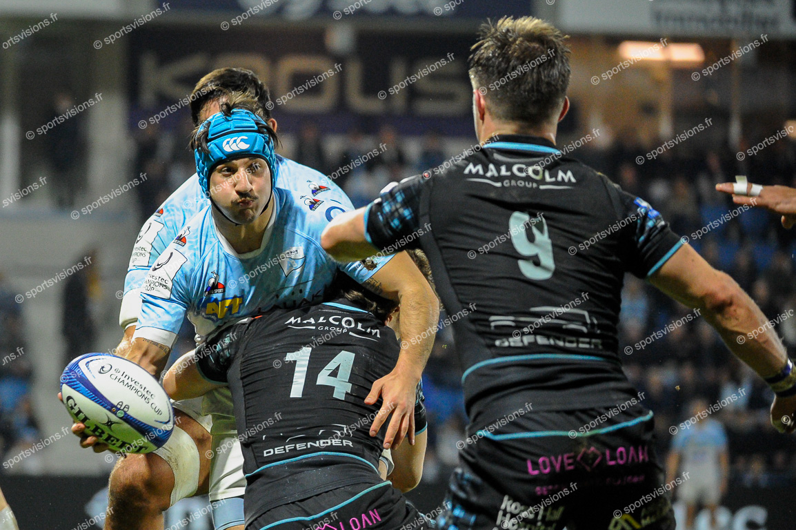 Gela APRASIDZE (9) Aviron Bayonnais Rugby Pro with ball - Kyle ROWE (14) Glasgow Warriors (GB-SCT)
