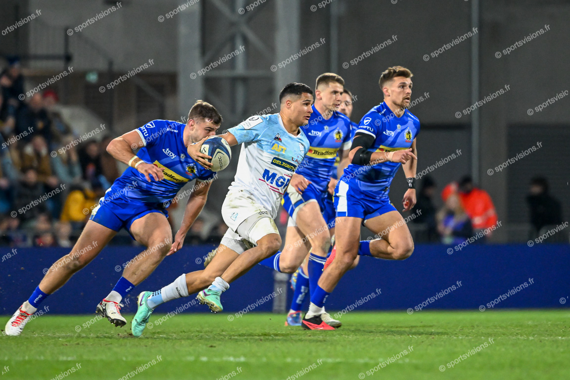 Tom SPRING (15) Aviron Bayonnais Rugby Pro with ball -