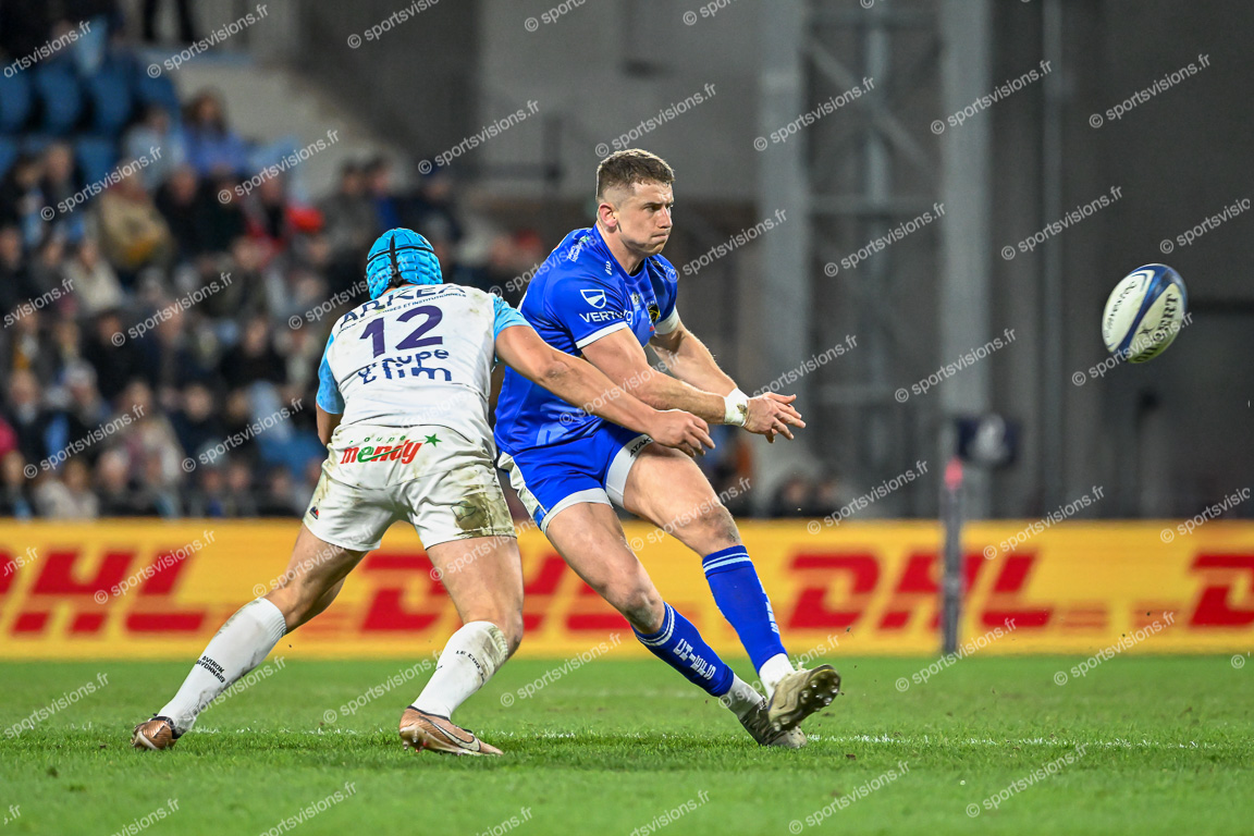 Harvey SKINNER (10) Exeter Chiefs (GB) with ball