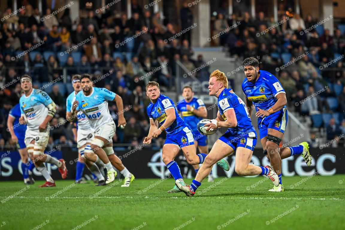 Ben HAMMERSLEY (14) Exeter Chiefs (GB)  with ball - Rusiate TUIMA (4) and Tom CAIRNS (9) Exeter Chiefs (GB)