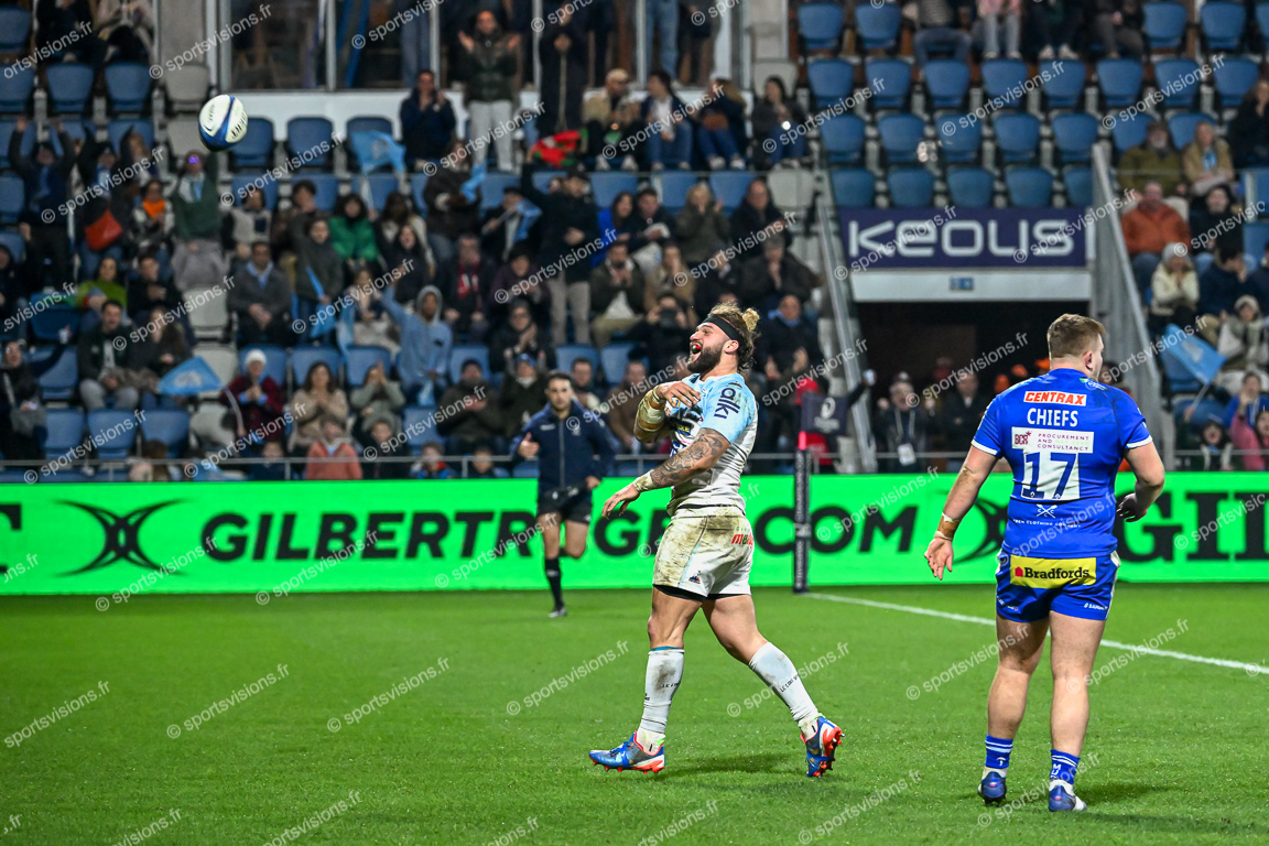 Frederico MORI (22) Aviron Bayonnais Rugby Pro urges Bayonnais supporters after his try